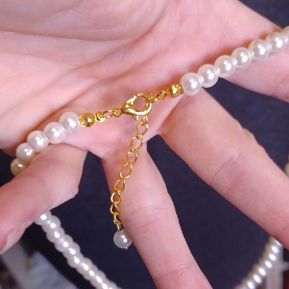 Elegant Pearl Necklace - Picture 2 of 2